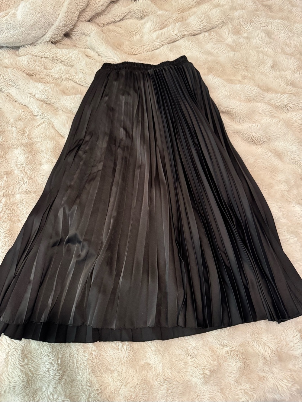 Elegant Black Pleated Maxi Skirt - Classic Everyday Wear